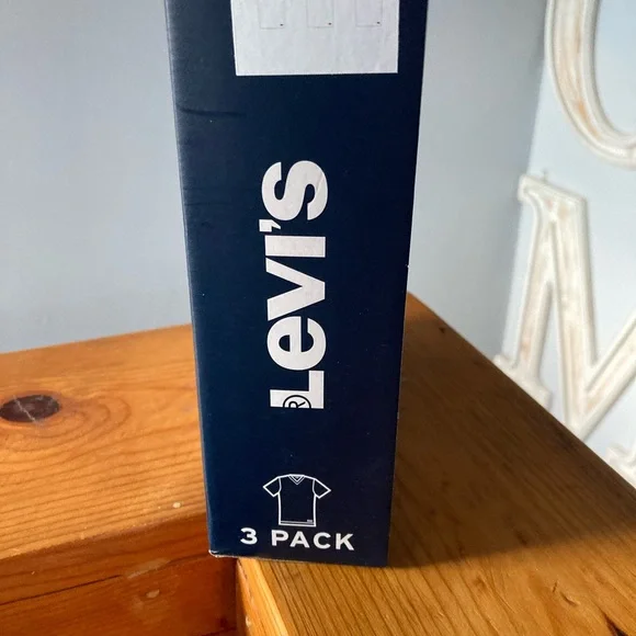 Levi's White V-Neck T-Shirts 3 Pack - Picture 2 of 3